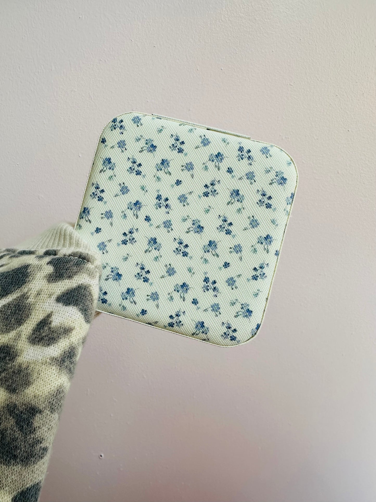 Blue Floral Jewelry Case 32
